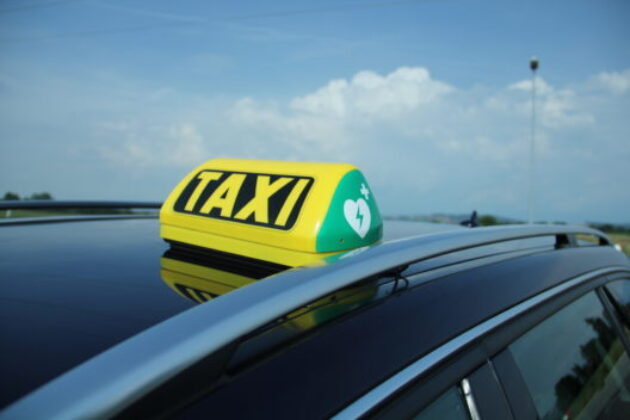 taxi-premier-répondant-resqshock-defibrillateur
